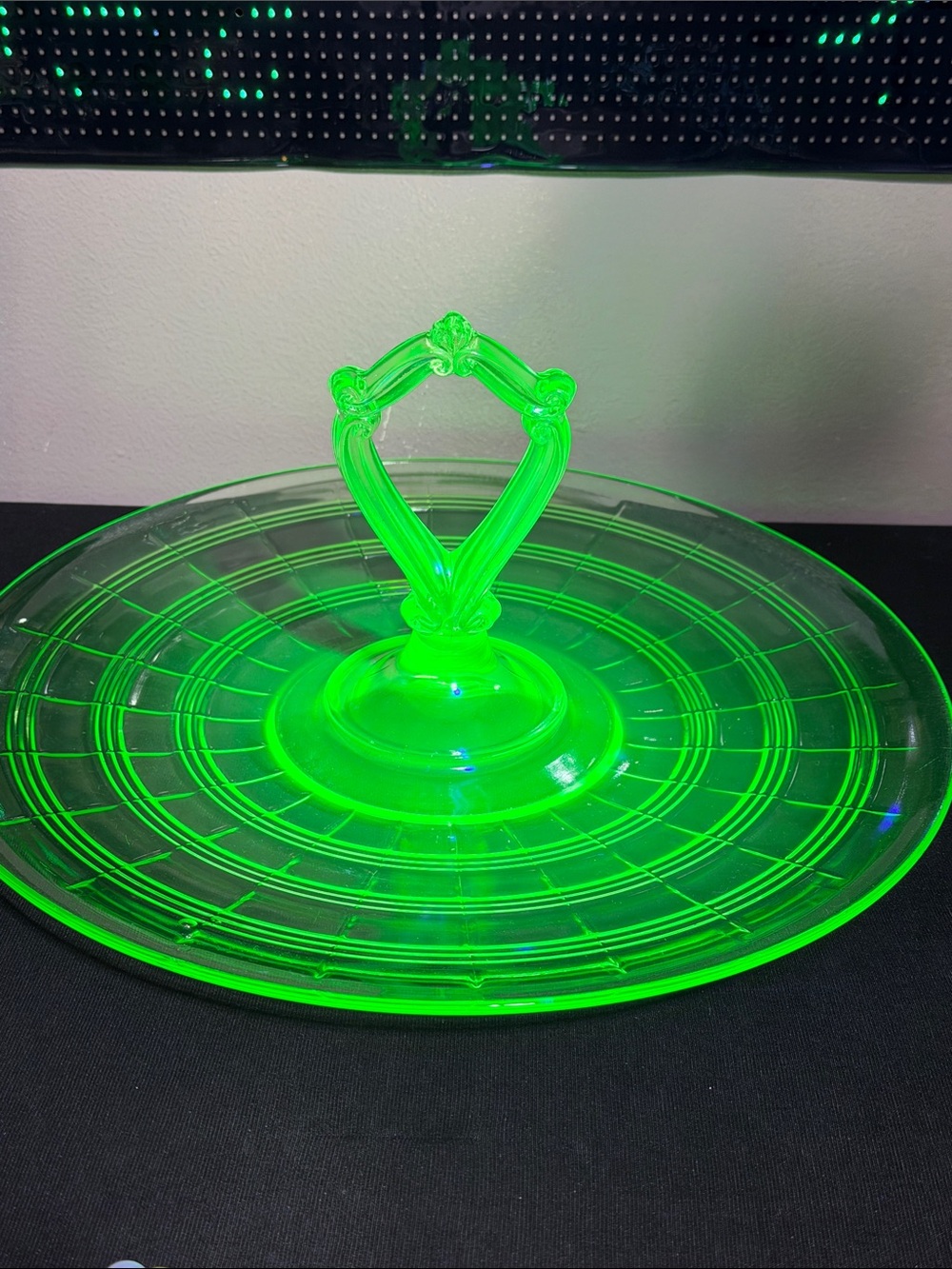 Uranium Serving Stand - Elegant Centerpiece